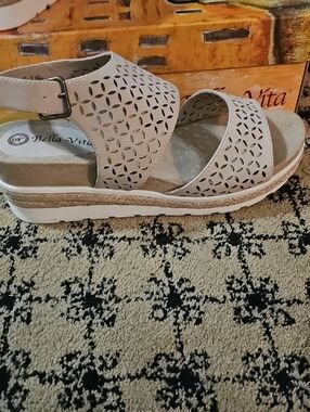 Bella Vita Inaya Sandal- Bone